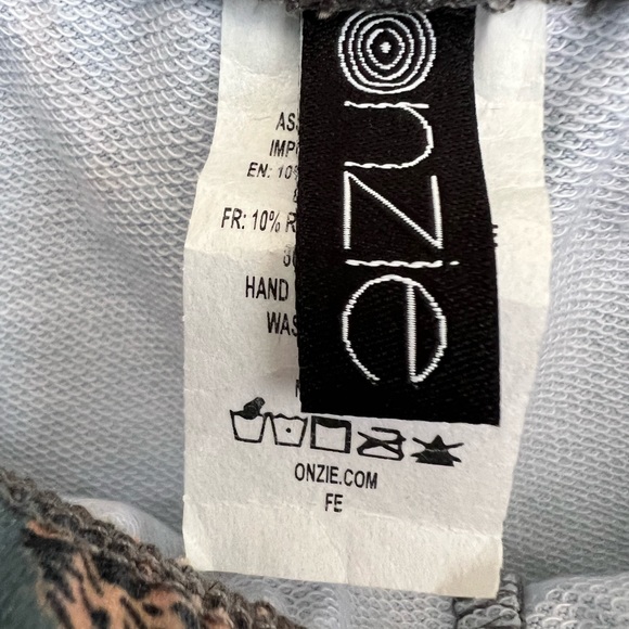 NWT Onzie tiger print cropped long sleeve hoodie and relaxed joggers set - Picture 13 of 16